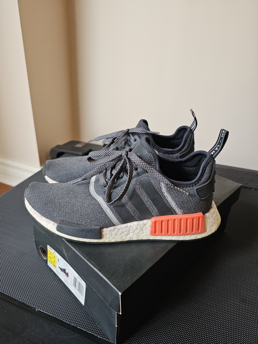 Adidas NMD R1 - Picture 2 of 9